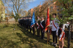 policjanci i delegacje  zaproszonych instytucji .